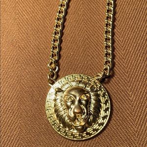 Lion head medallion pendant chain necklace